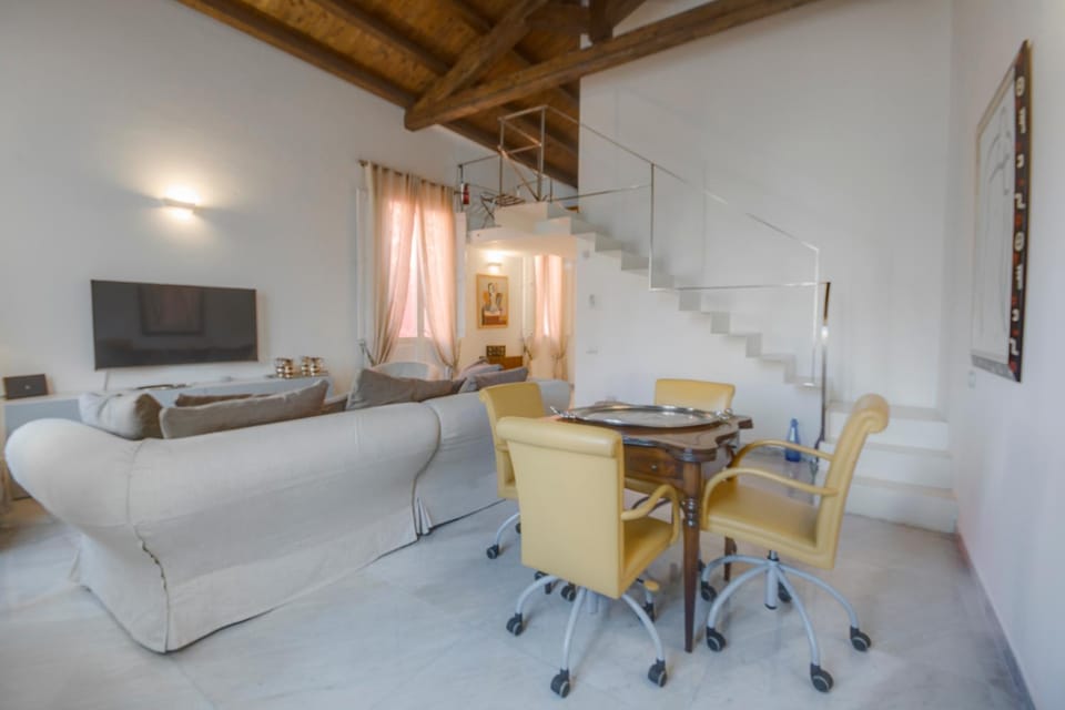 TV and multimedia, Living room, Photo of the whole room, Seating area, Dining area