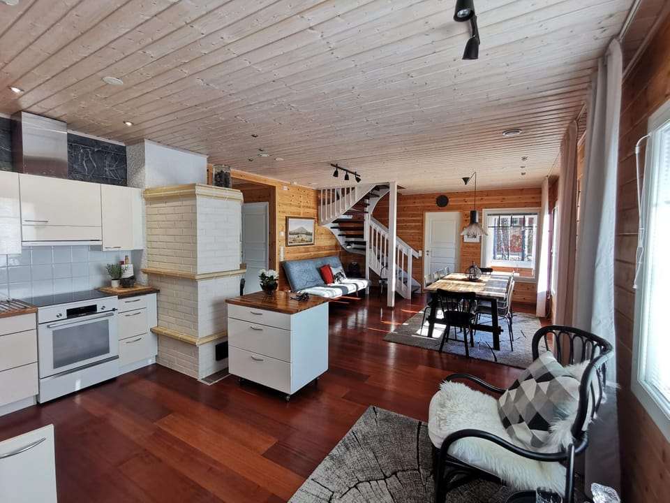 Autumn Leaf Ivalo Villa in Lapland