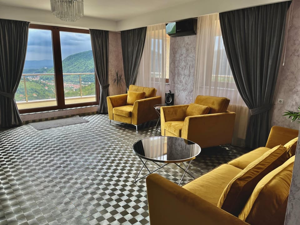 Seasons-Top of the city Apartment in Brasov