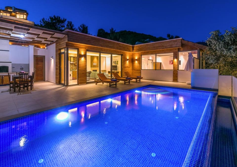 Property building, Swimming pool, Swimming pool