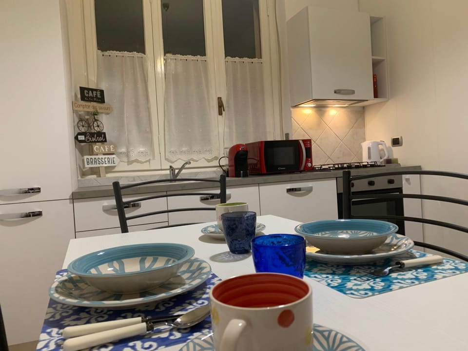 Property building, Kitchen or kitchenette, Dining area