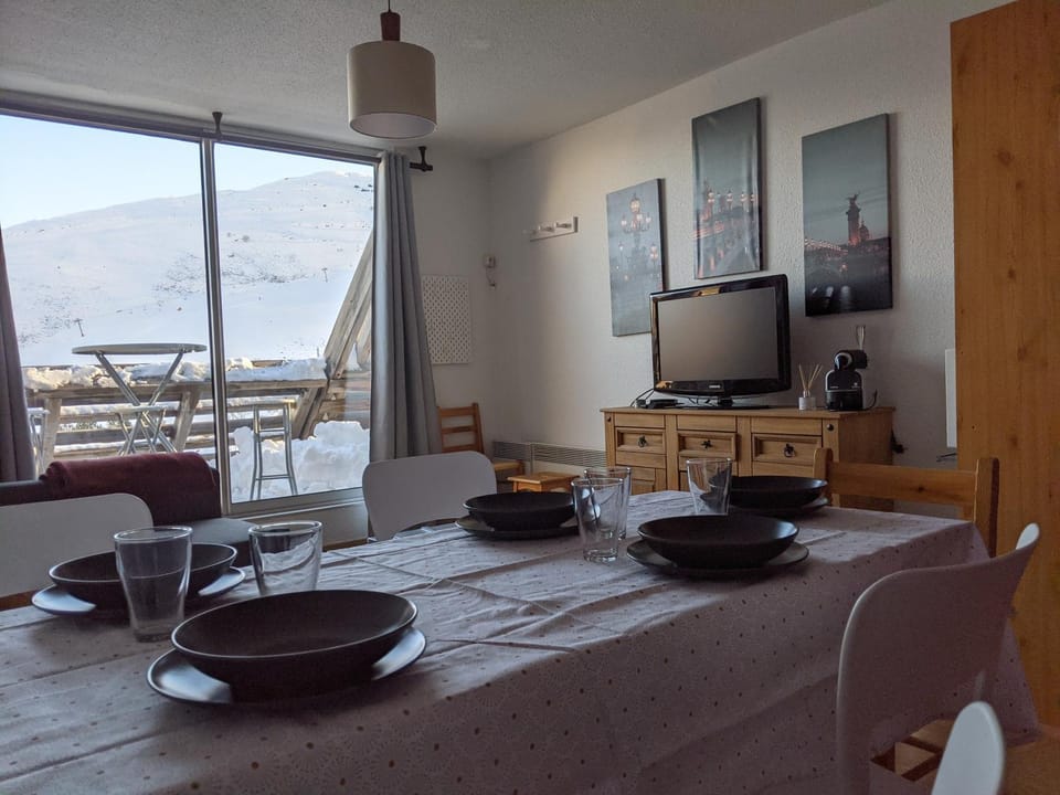 Living room, Dining area