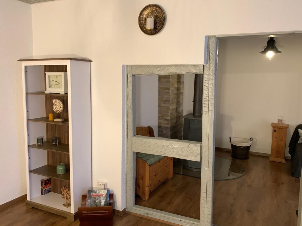 Living room, Photo of the whole room, Decorative detail