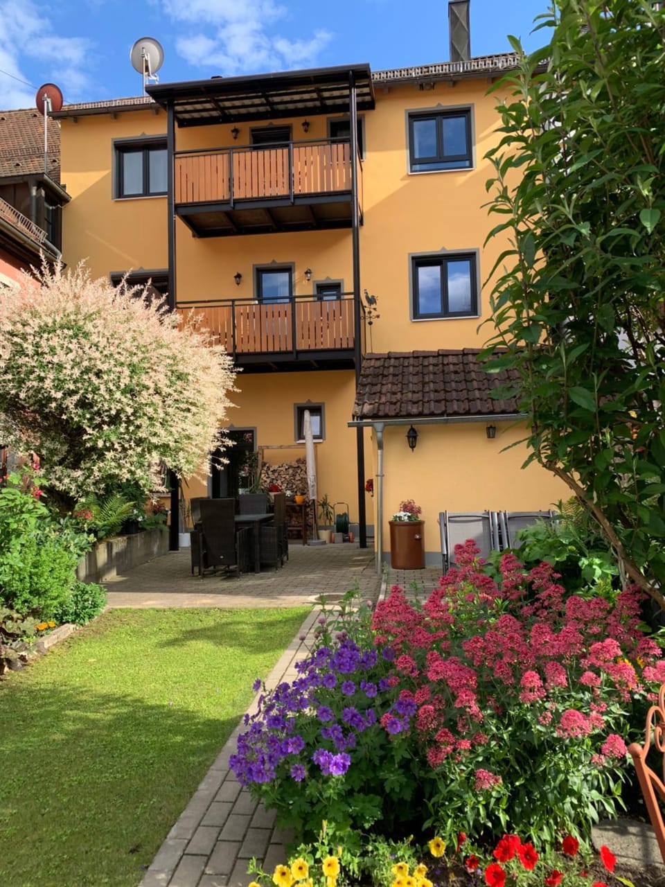 Property building, Day, Summer, Garden, Balcony/Terrace, Garden view
