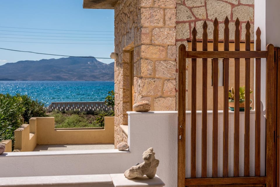 Medousa Apartment in Milos
