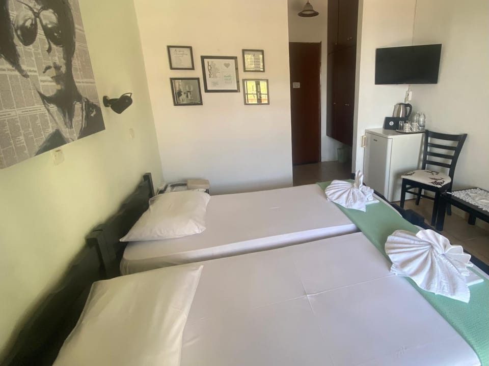 TV and multimedia, Photo of the whole room, Bedroom