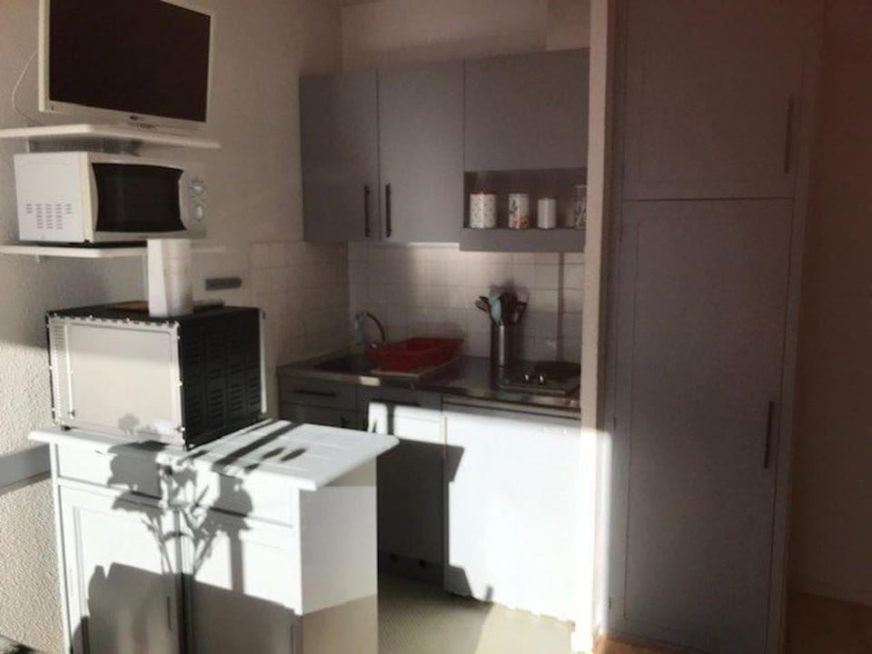 Studio Cabine 4 Pers - Pied des Pistes - Parking Couvert - Balcon Sud - TV - Animaux Ok - FR-1-404-212 Cabin in Occitanie
