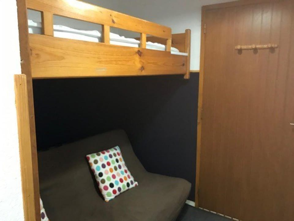 Studio Cabine 4 Pers - Pied des Pistes - Parking Couvert - Balcon Sud - TV - Animaux Ok - FR-1-404-212 Cabin in Occitanie
