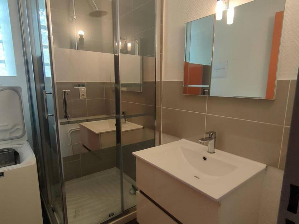 Appartement au Centre Ville pour 6 personnes - FR-1-234-228 Apartment in Cauterets