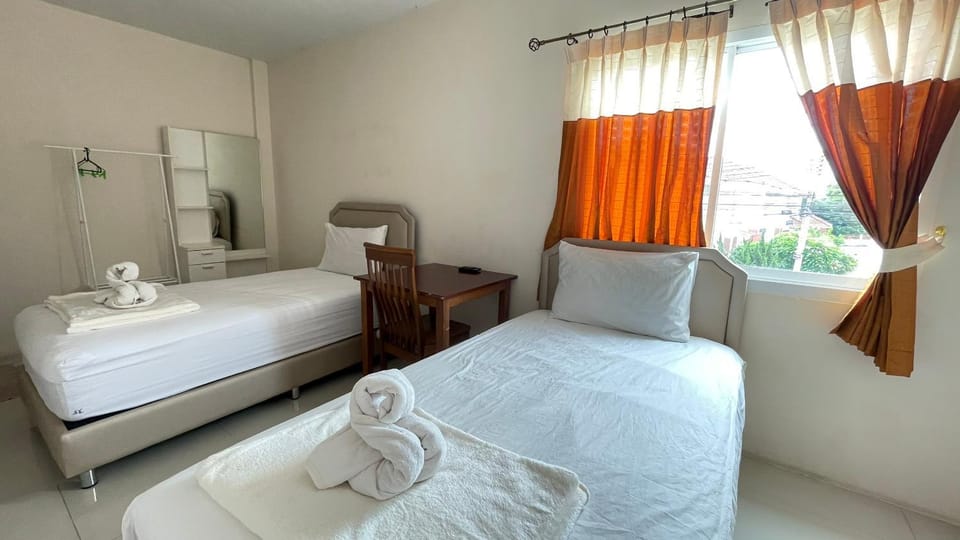เคทู เกสเฮาส์ (K2 Guesthouse) Hotel in Chon Buri Changwat