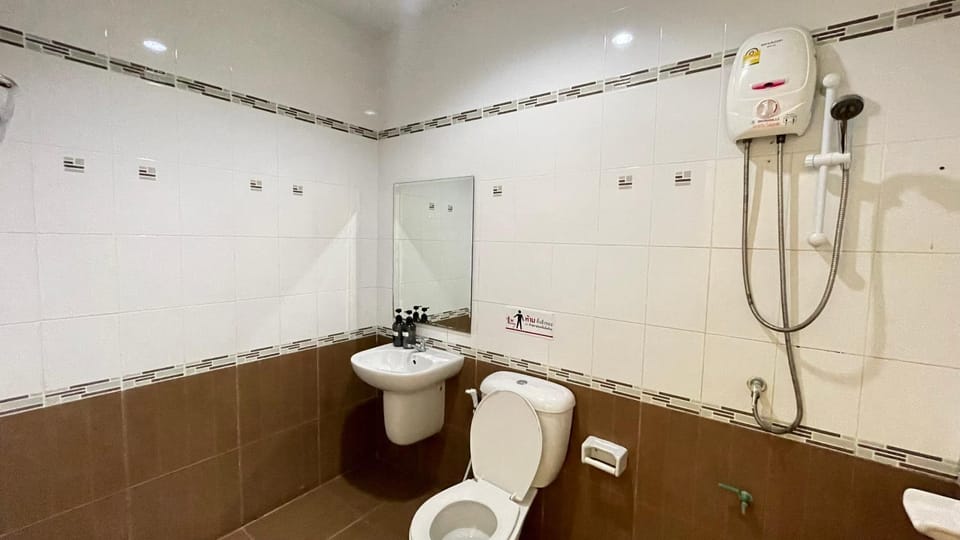 เคทู เกสเฮาส์ (K2 Guesthouse) Hotel in Chon Buri Changwat