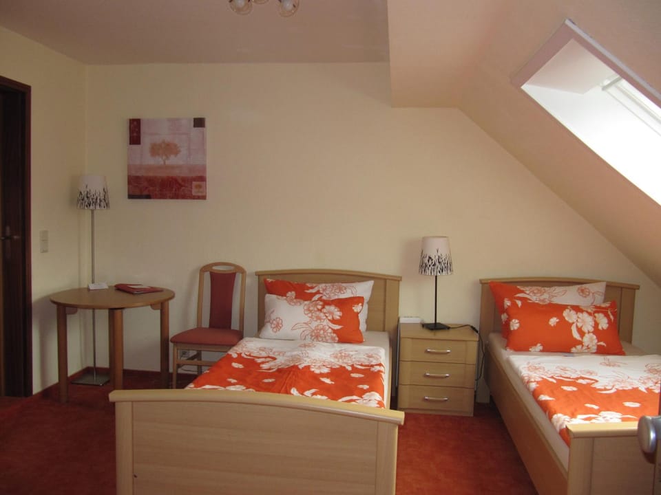 Photo of the whole room, Decorative detail