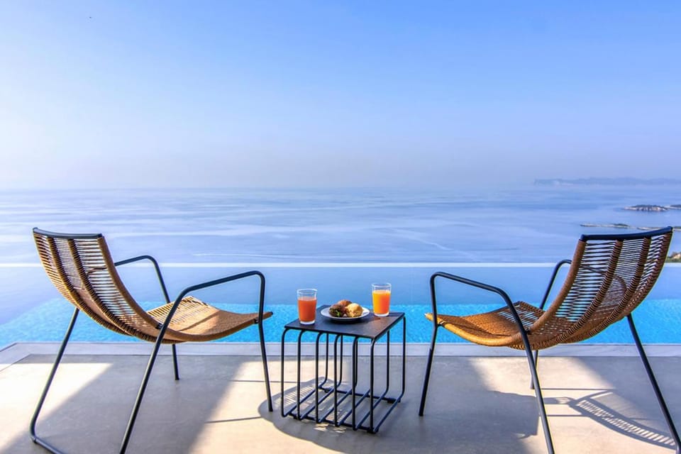 Pool view, Sea view