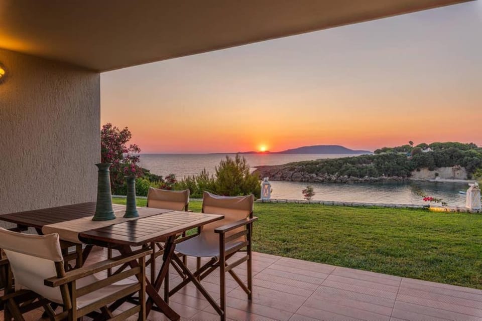 Natural landscape, View (from property/room), Balcony/Terrace, Seating area, Sea view, Sunset