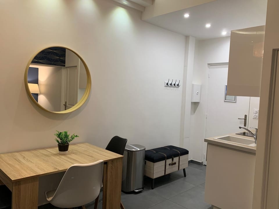 Kitchen or kitchenette, Seating area