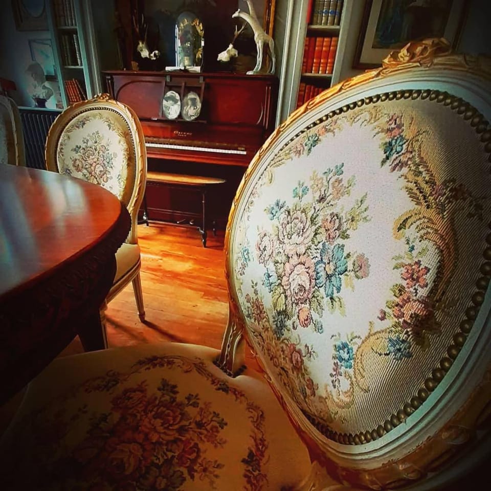 Seating area, Internal: Not applicable to any particular room