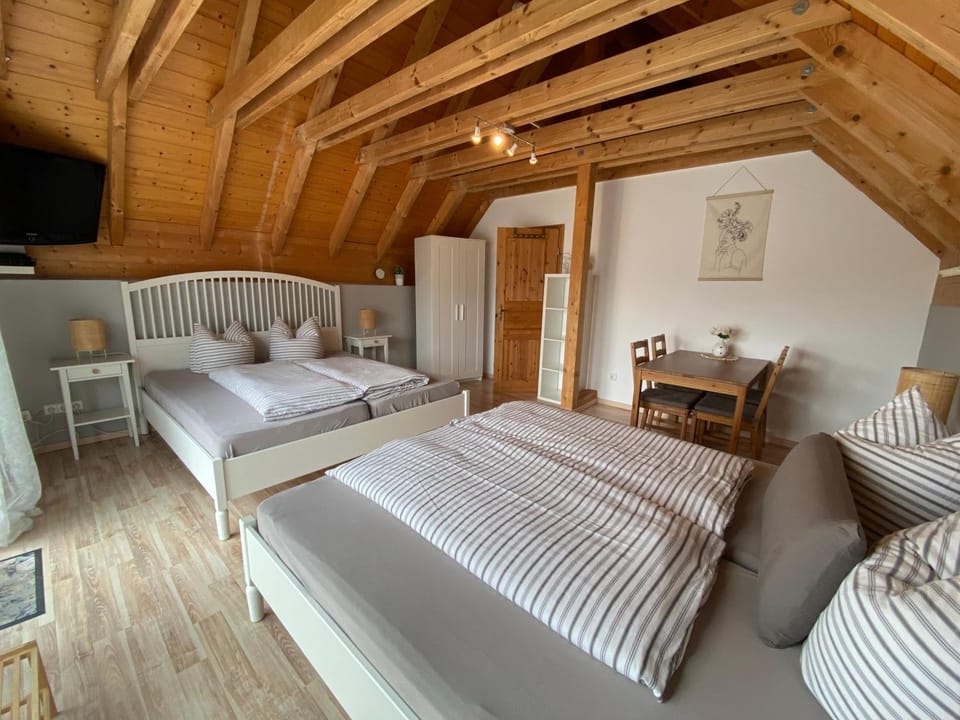 Bed, Photo of the whole room, Seating area, Bedroom