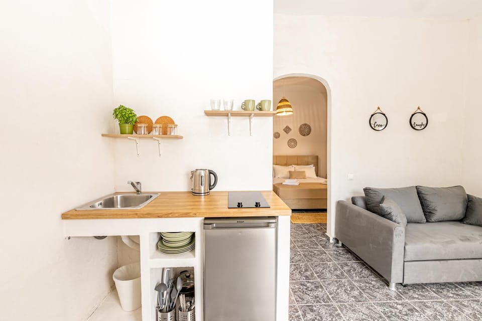 Kitchen or kitchenette, Living room, Seating area