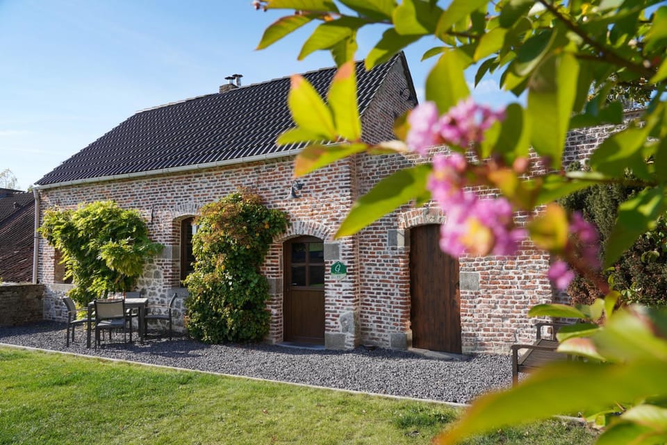 Property building, Patio, Facade/entrance, Spring, Garden