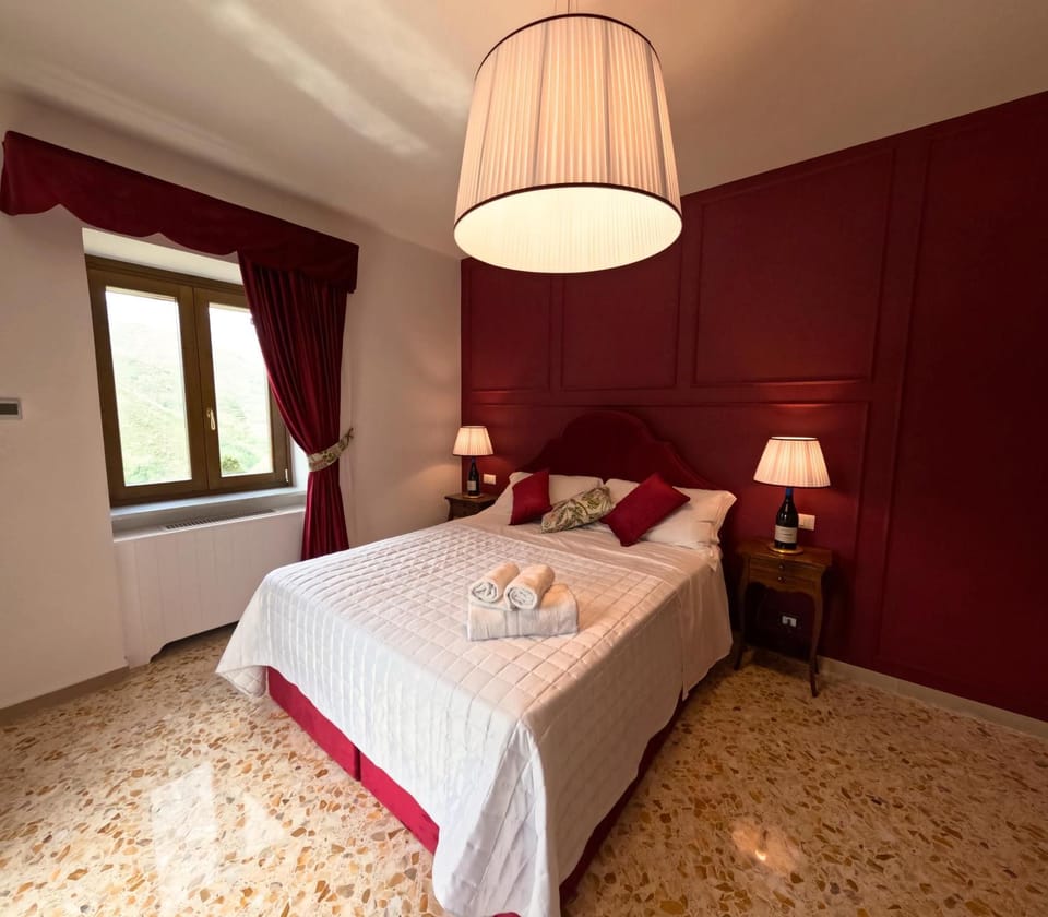 Property building, Bed, Photo of the whole room, Bedroom