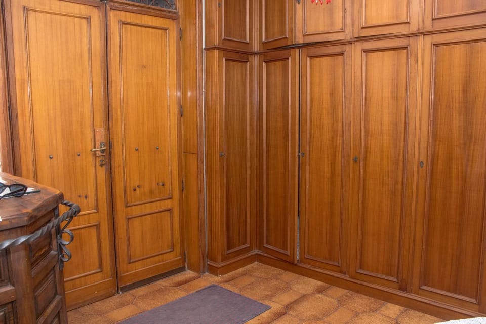 Decorative detail, Area and facilities