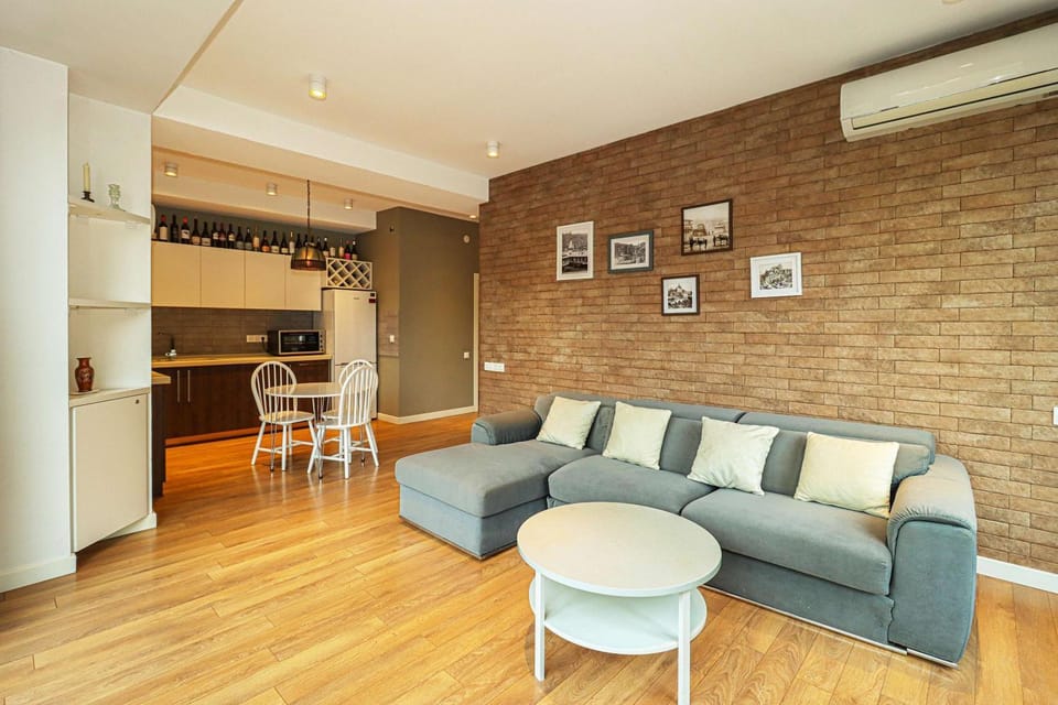 Luxurious 1BR Apt in Old Tbilisi - By Wehost Apartment in Tbilisi, Georgia