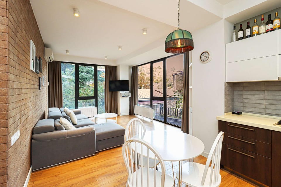 Luxurious 1BR Apt in Old Tbilisi - By Wehost Apartment in Tbilisi, Georgia