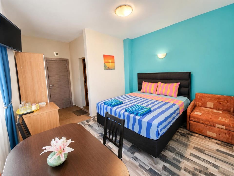 Bed, Photo of the whole room, Bedroom, wardrobe