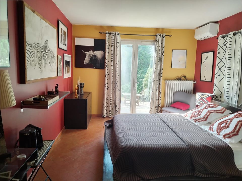 Bed, Photo of the whole room