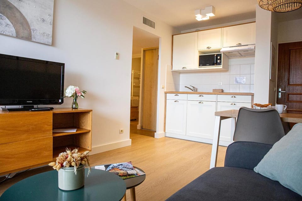 Kitchen or kitchenette, Living room