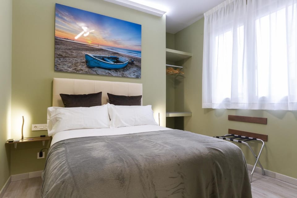 Bed, Photo of the whole room, Bedroom
