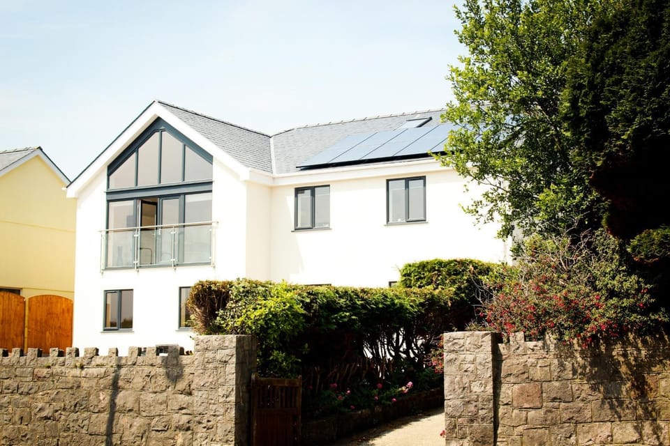 Facade/entrance, Bird's eye view