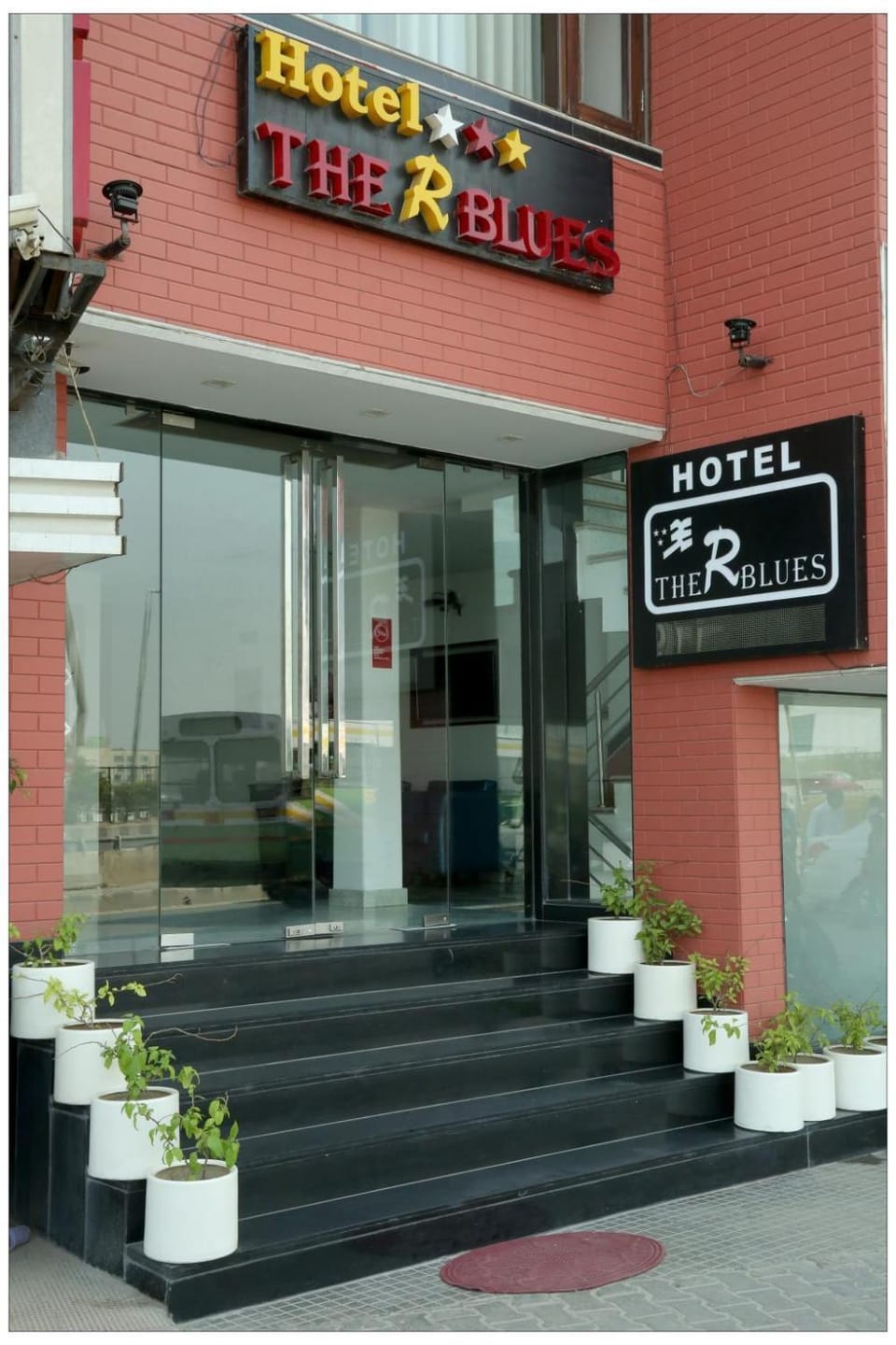Facade/entrance