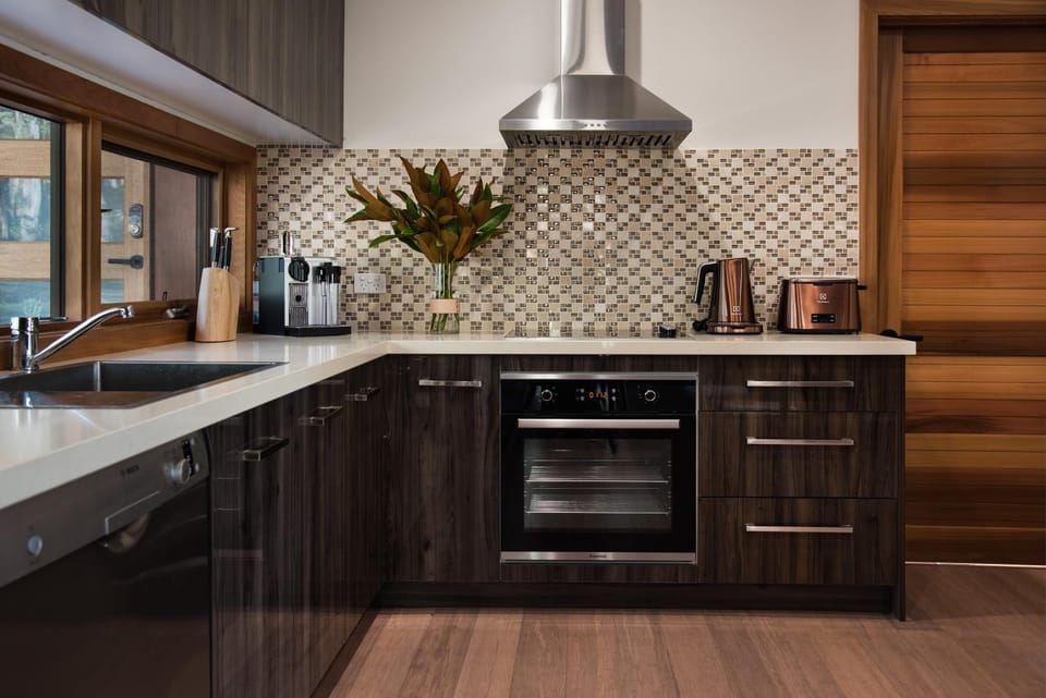 Kitchen or kitchenette, dishwasher, microwave, stove