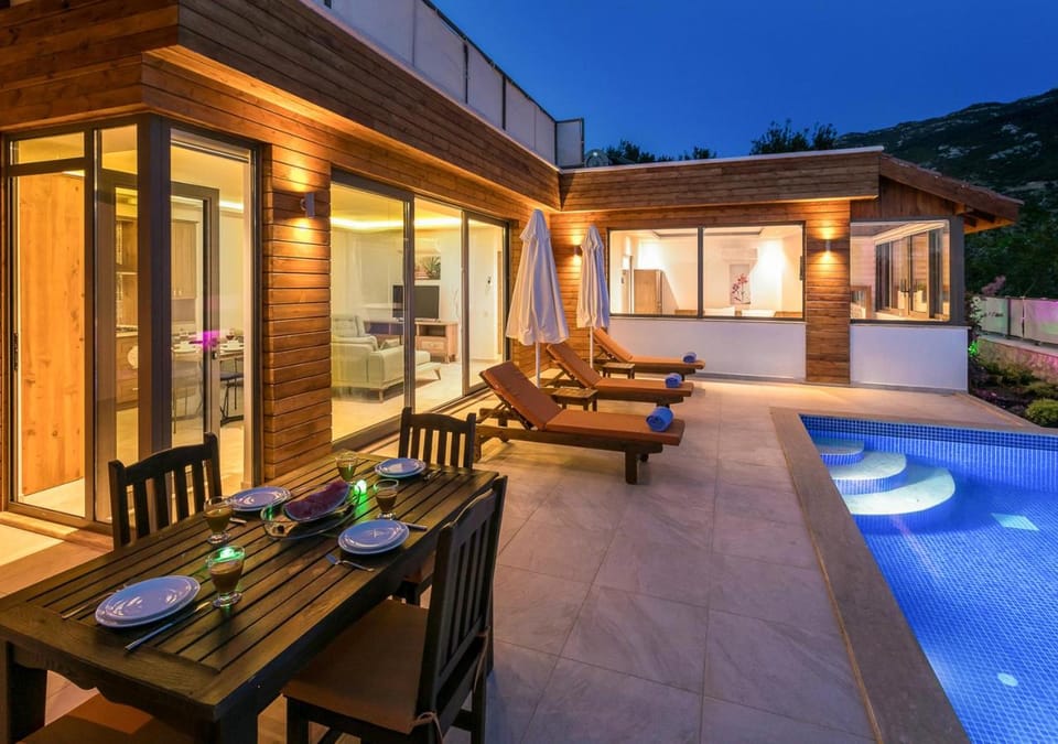 Swimming pool, Swimming pool