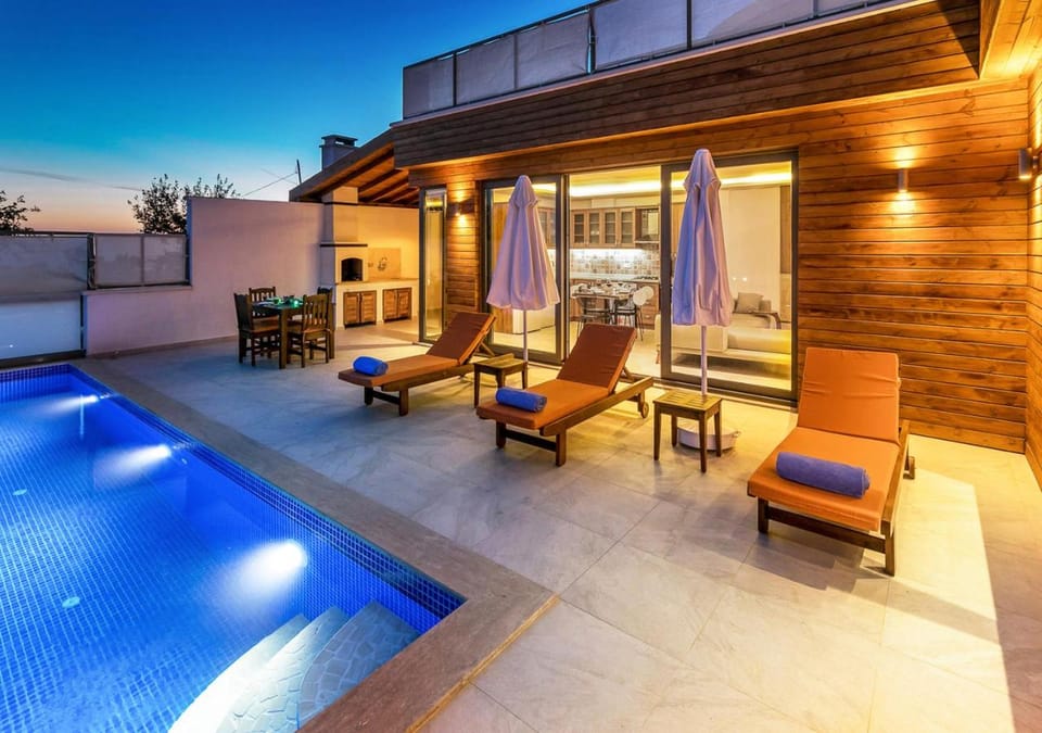 Swimming pool, Swimming pool