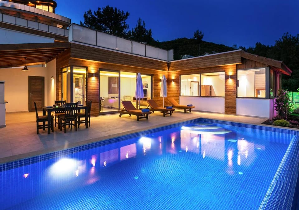 Swimming pool, Swimming pool