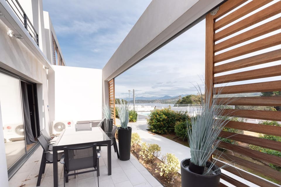 Patio, Dining area