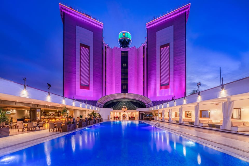 Restaurant/places to eat, Swimming pool