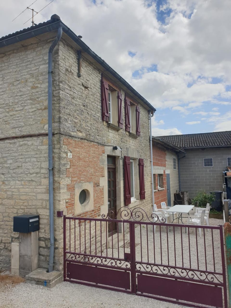 Facade/entrance