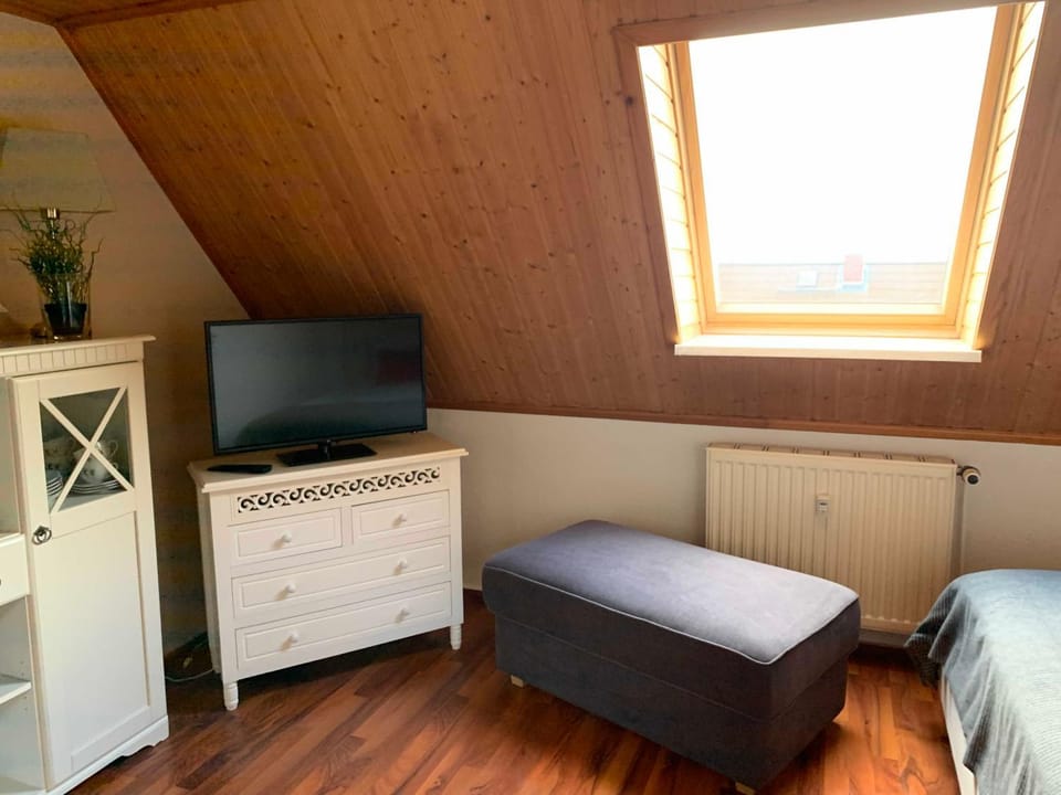 TV and multimedia, Photo of the whole room