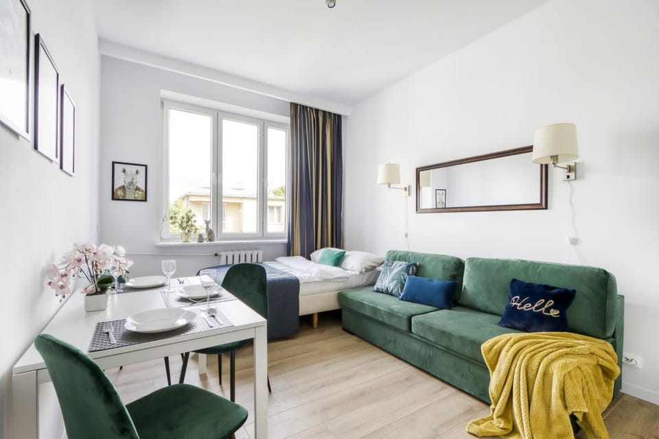 Bed, Photo of the whole room, Seating area, Bedroom, towels