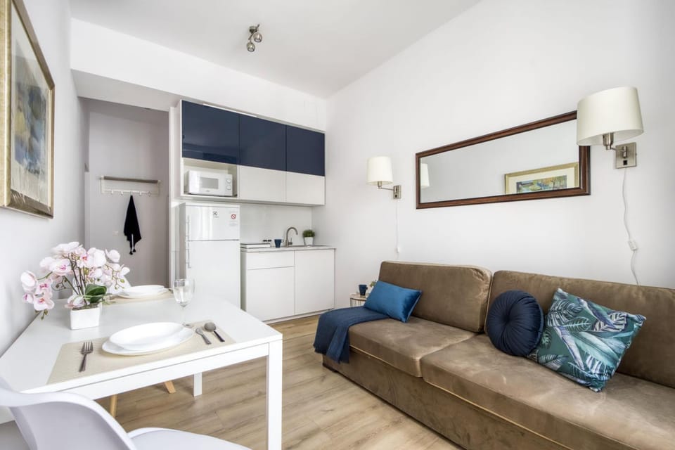 Bed, Coffee/tea facilities, Kitchen or kitchenette, Photo of the whole room, Seating area, Bedroom, microwave