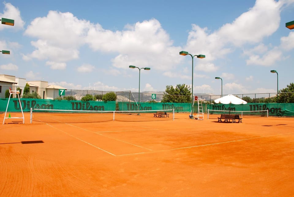 Neighbourhood, Activities, Tennis court, Tennis court, On site