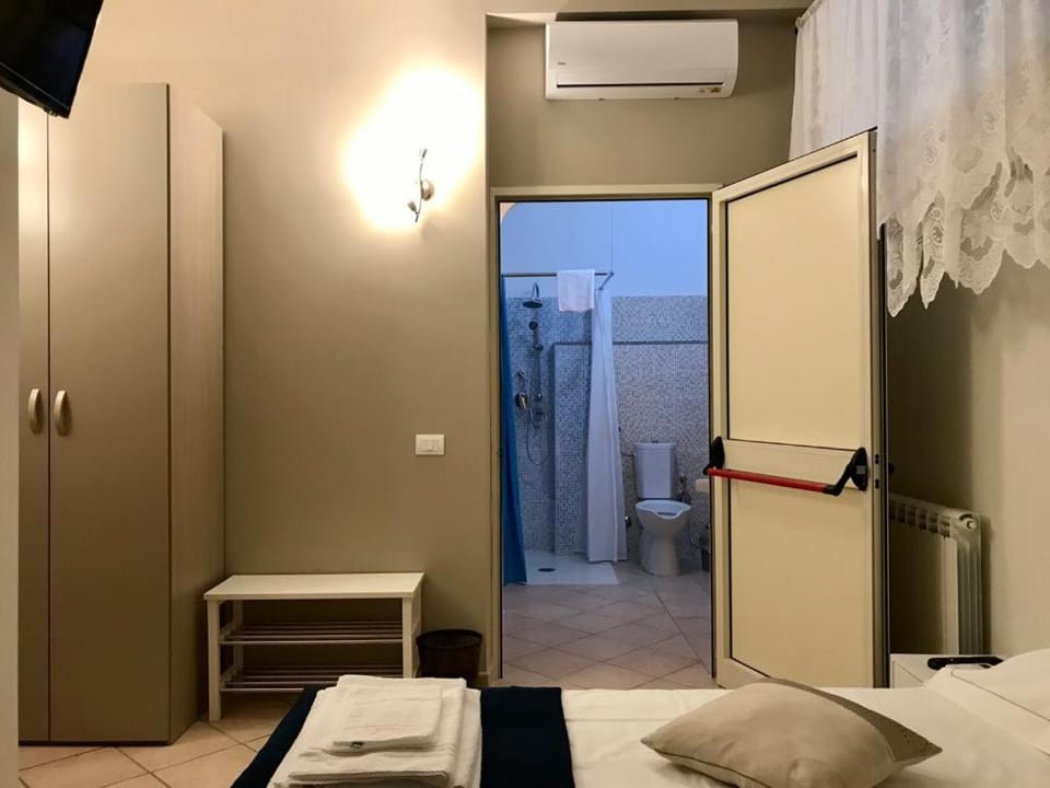 Bathroom, Photo of the whole room, Bedroom