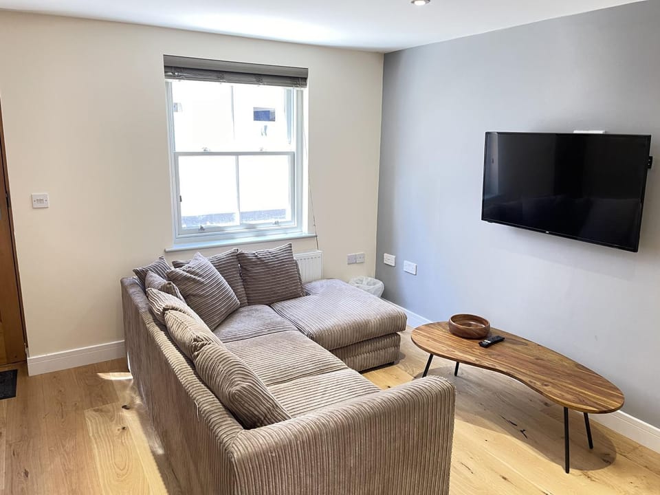 Property building, TV and multimedia, Living room