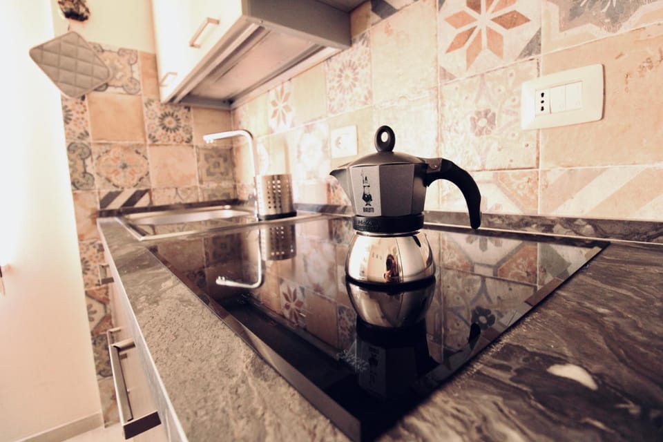 Kitchen or kitchenette, Communal kitchen