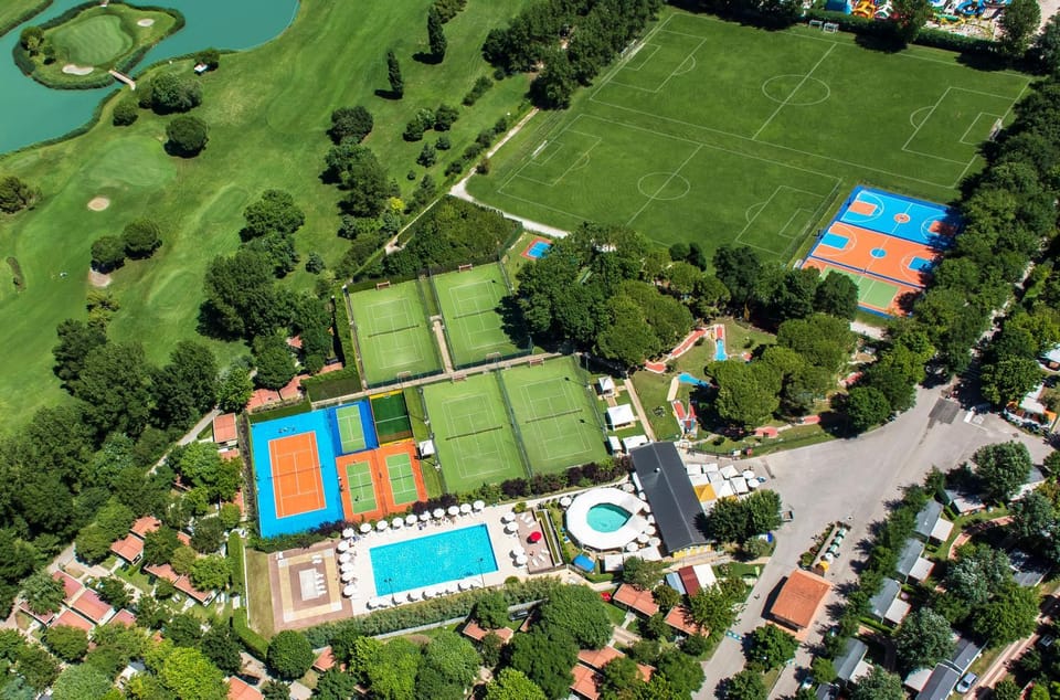Golfcourse, Tennis court, Sports