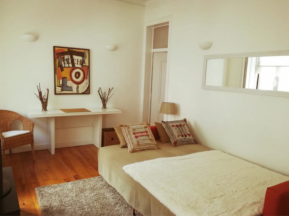 Bed, Living room