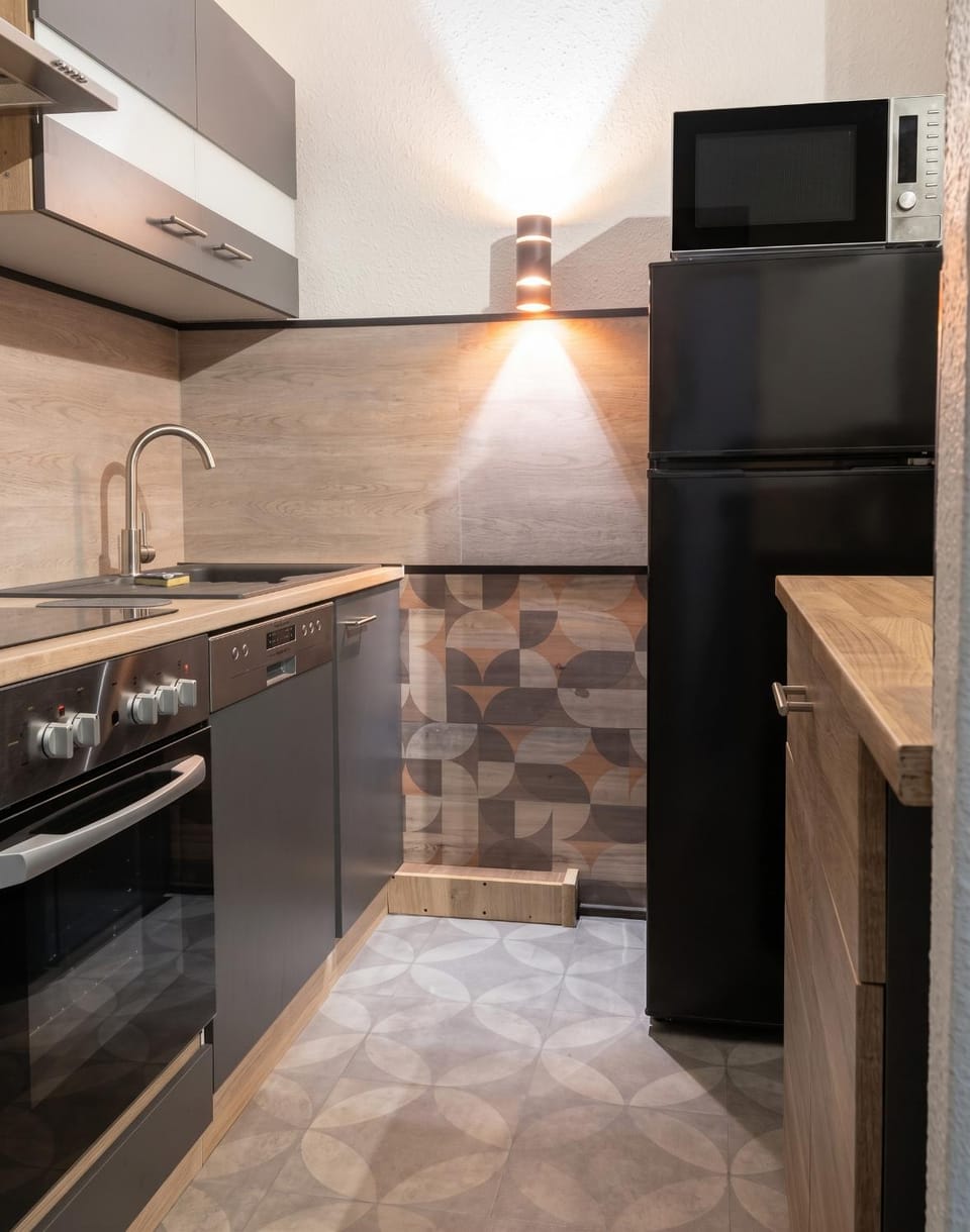 Kitchen or kitchenette